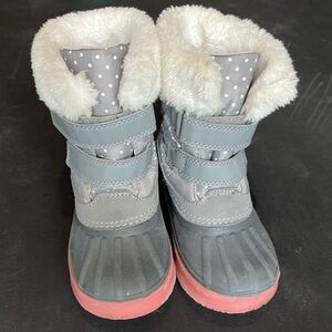 EUC Carters snow boots size 9